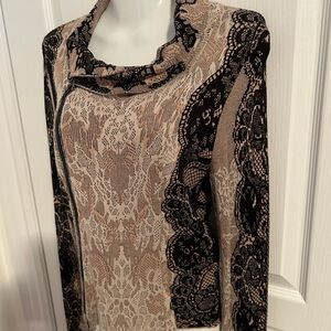 BCBGMAXAZRIA TOP. Black with pink/beige pattern